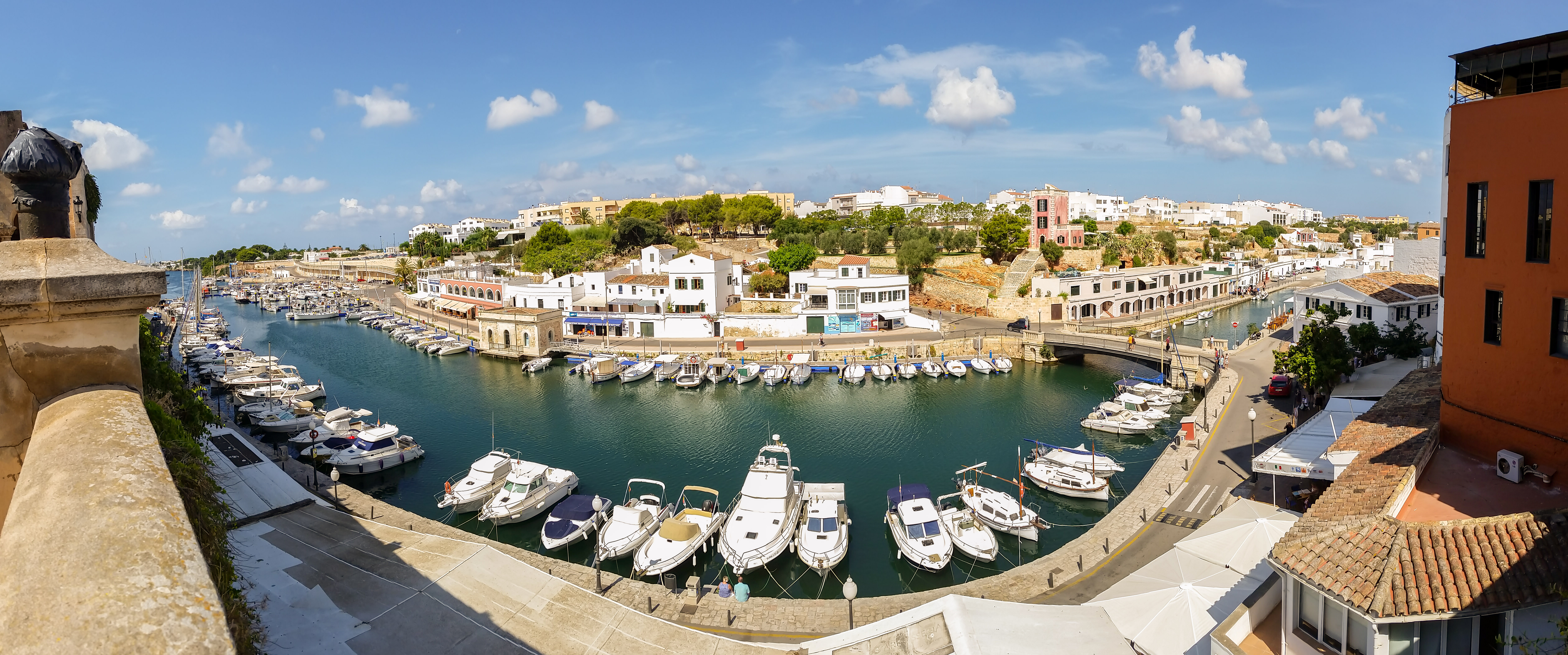 Der Hafen von Cuitadella. Panorama mit dem Handy aufgenommen.